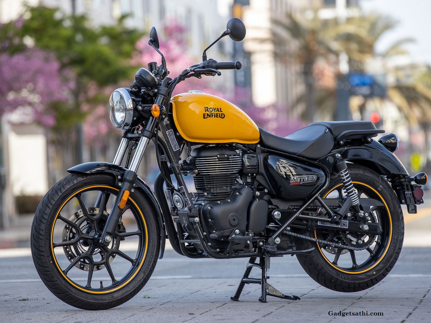 Roll on the Streets with Royal Enfield Meteor 350