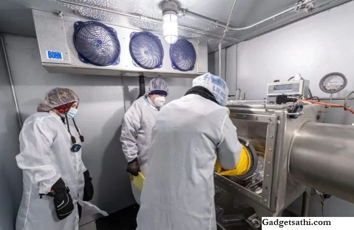 NASA Scientists examines 50 Year Old Moon Samples